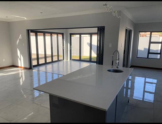 4 BEDROOM HOUSE FOR SALE IN IRENE EXT 70